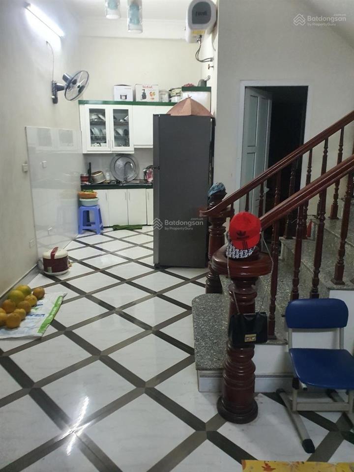 Hàng hot! nhà lạc long quân, ngõ thông, ô tô tải cách nhà 70m, nhà dân xây 60m2 x 3t