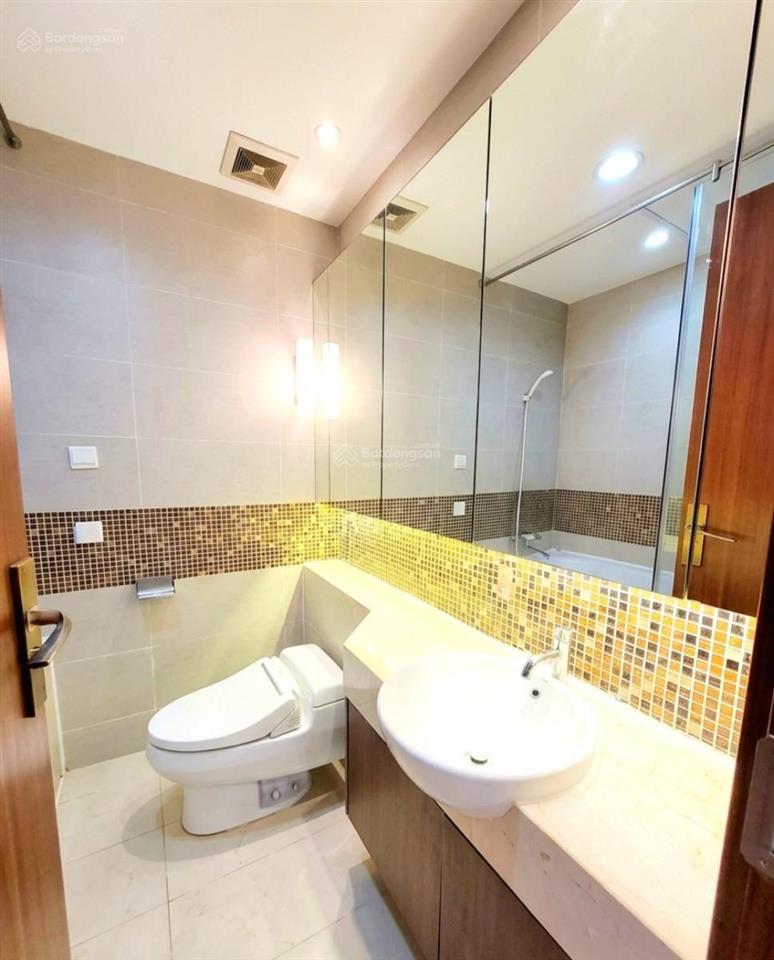 Tòa nhà hòa bình green, căn 2 phòng ngủ 70.1m2, vị trí đắc địa, tiện ích, nhà đẹp ở ngay, sđcc