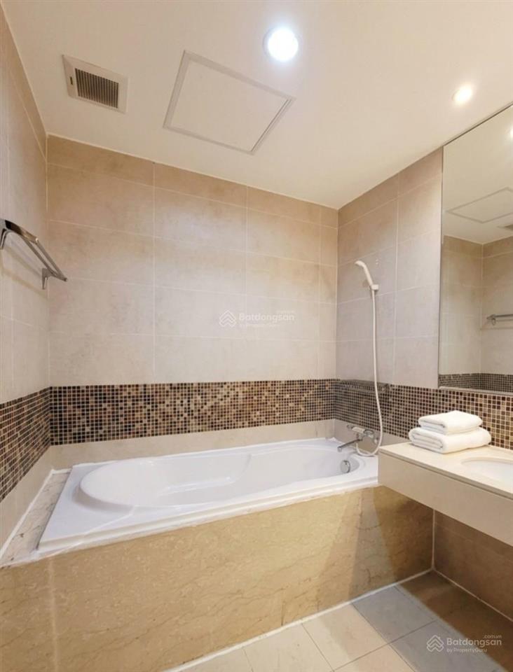 Tòa nhà hòa bình green, căn 2 phòng ngủ 70.1m2, vị trí đắc địa, tiện ích, nhà đẹp ở ngay, sđcc