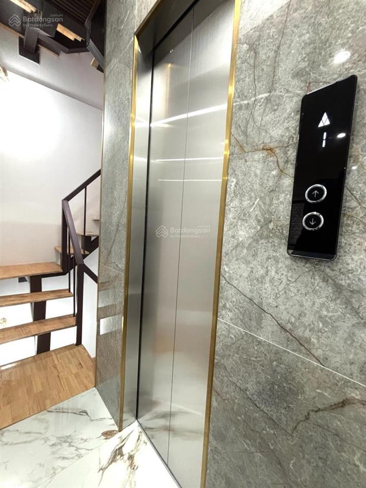 Giá hời nhà phố ngọc khánh, ngõ ba gác, thông, ko quy hoạch, nội thất hiện đại, thang máy 38m2x5t