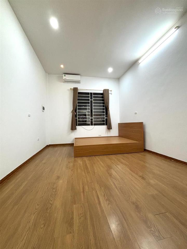 Giá hời nhà phố ngọc khánh, ngõ ba gác, thông, ko quy hoạch, nội thất hiện đại, thang máy 38m2x5t