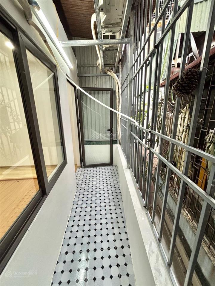Giá hời nhà phố ngọc khánh, ngõ ba gác, thông, ko quy hoạch, nội thất hiện đại, thang máy 38m2x5t