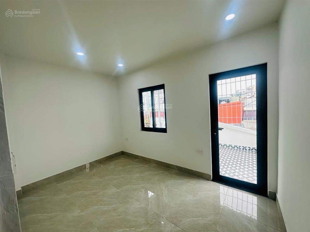 Giá tốt ! nhà thụy khê , ngõ thông, cách hồ tây 100m,ko quy hoạch, nhà mới ,full nội thất 30mx 5t