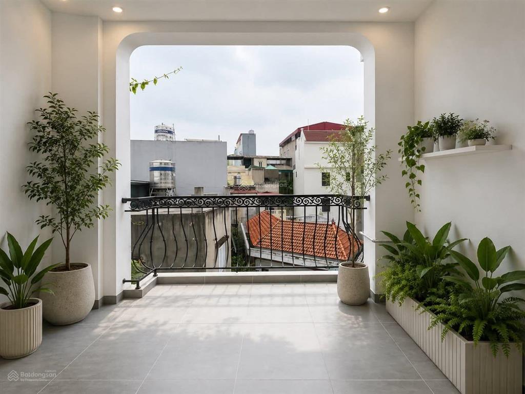 Nhà đẹp lạc long quân, ngõ thông xe ba gác tránh, ô tô to cách nhà 50m, nhà xây đẹp 4t x 30m2