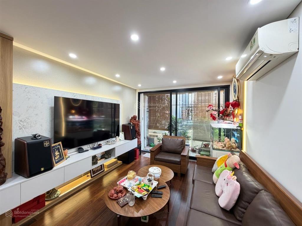 Nhà đẹp đội cấn, ngõ thông, xe ba gác , nội thất cao cấp , lắp được thang máy , về ở ngay 46mx5t