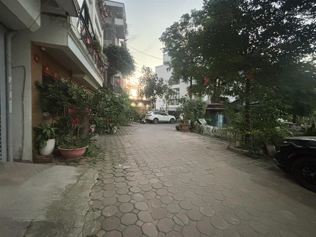 Đội cấn  ba đình! ngõ nông, xe máy tránh, vài bước ra hồ, nhà dân xây chắc chắn 31mx5t