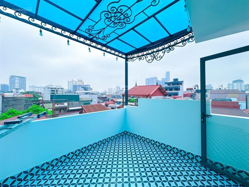 Đội cấn, nhà đẹp, ngõ ba gác, cách phố 50m, thang máy, có sân để xe, full nội thất, 35m2 x 6t