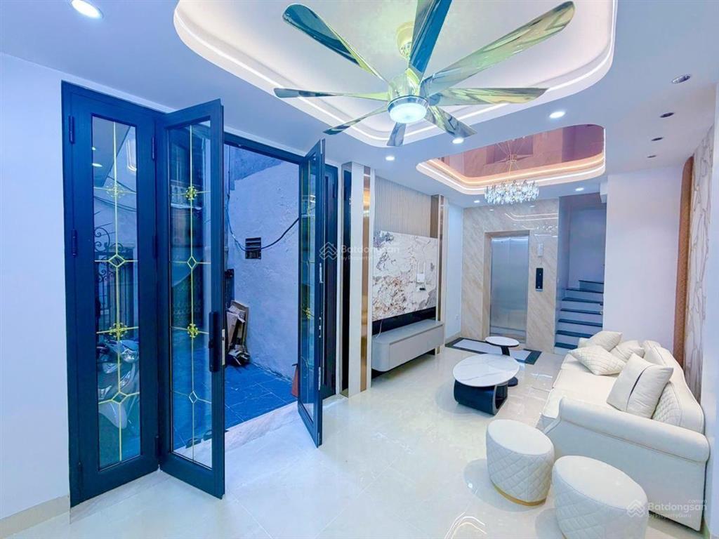 Đội cấn, nhà đẹp, ngõ ba gác, cách phố 50m, thang máy, có sân để xe, full nội thất, 35m2 x 6t