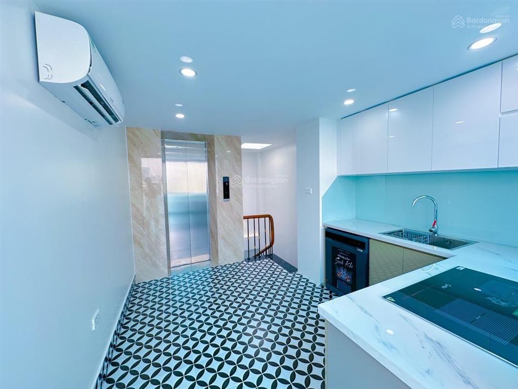 Đội cấn, nhà đẹp, ngõ ba gác, cách phố 50m, thang máy, có sân để xe, full nội thất, 35m2 x 6t