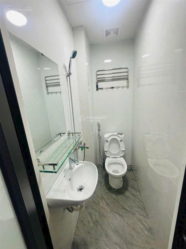 Nhà mới lạc long quân, ngõ thông , oto cách nhà 100m , full nội thất 30mx5t , xách vali về ở ngay