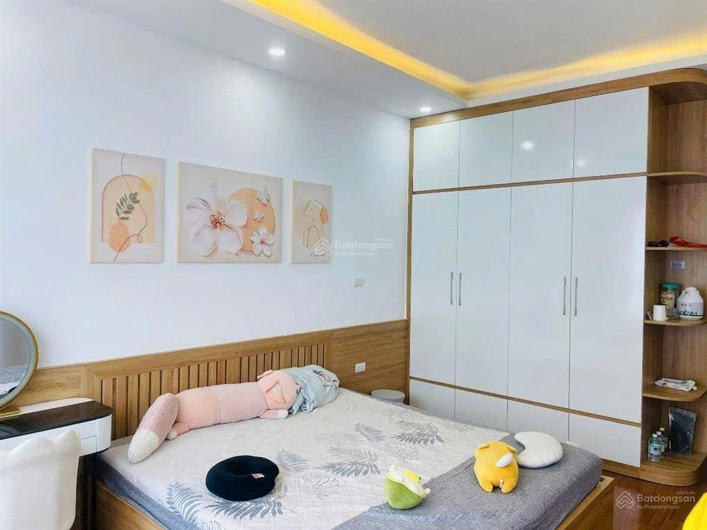 Nhà đẹp ở ngay lạc long quân, ngõ thông thoáng, nhiều tiện ích, thang máy, ở, cho thuê 38m2 x 6t