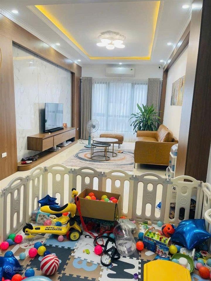 Nhà đẹp ở ngay lạc long quân, ngõ thông thoáng, nhiều tiện ích, thang máy, ở, cho thuê 38m2 x 6t