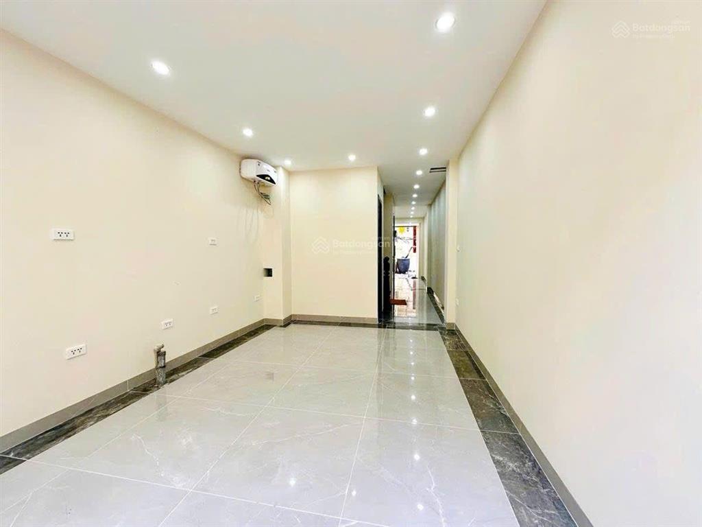 Nhà mới lạc long quân, ô tô cách 10m, ngõ nông thông tứ tung, thang máy 62m² x 6t