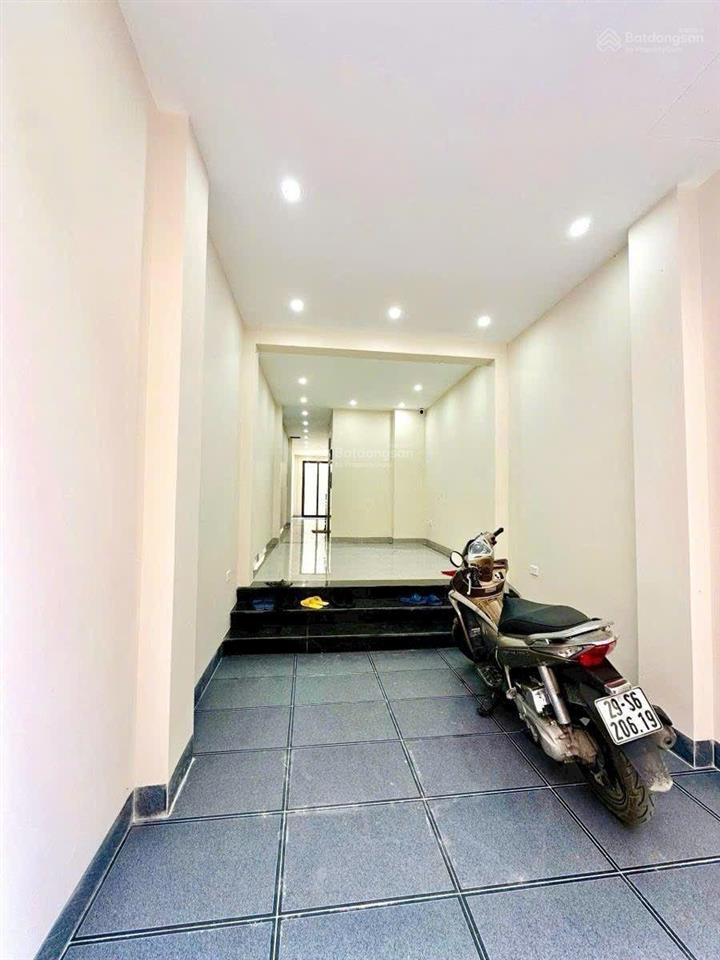 Nhà mới lạc long quân, ô tô cách 10m, ngõ nông thông tứ tung, thang máy 62m² x 6t