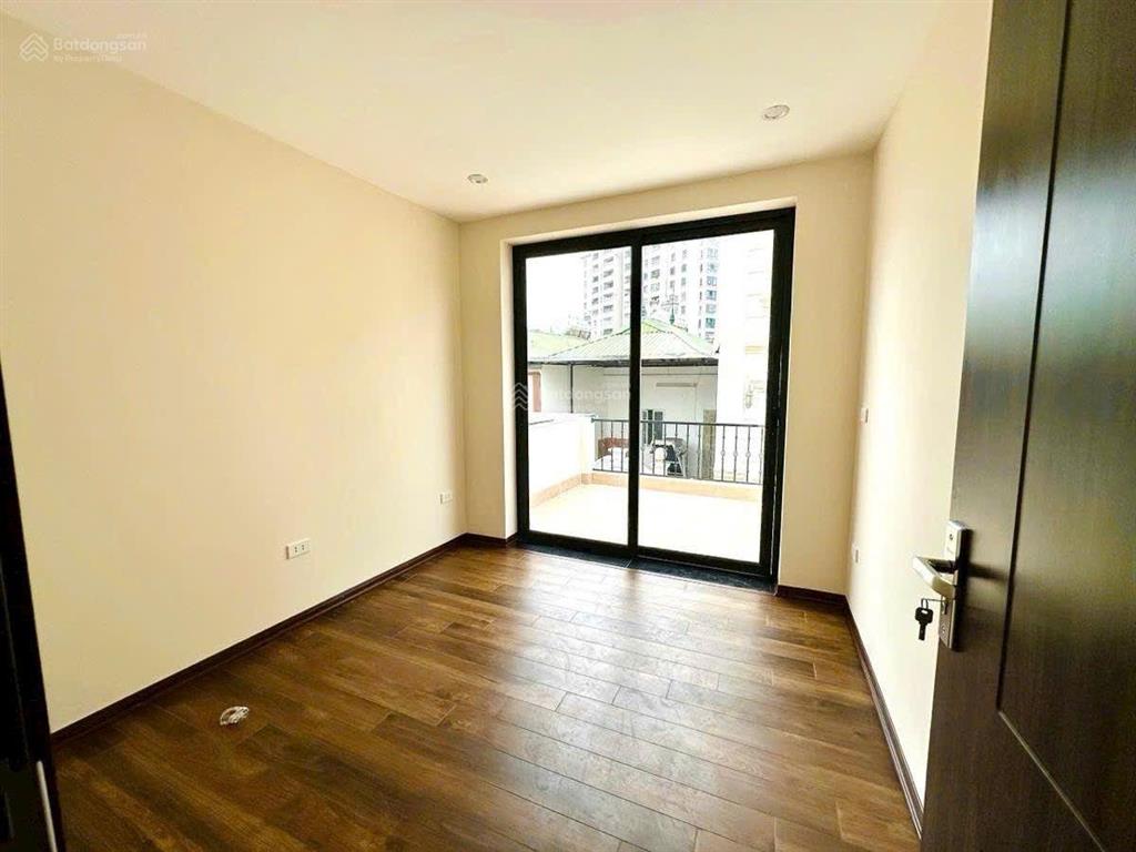Nhà mới lạc long quân, ô tô cách 10m, ngõ nông thông tứ tung, thang máy 62m² x 6t