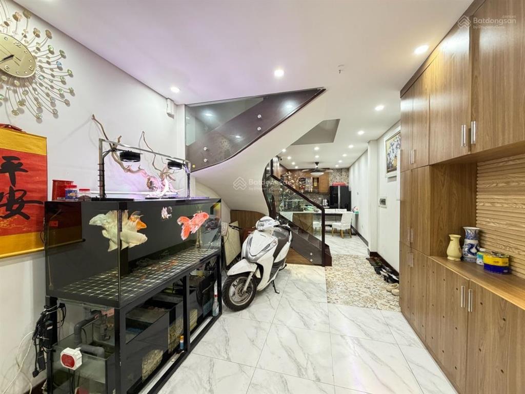 Nhà đẹp đội cấn! ngõ xe ba gác, nội thất xịn sò, ô chờ thang máy, nhà dân xây 46m2 x 5t