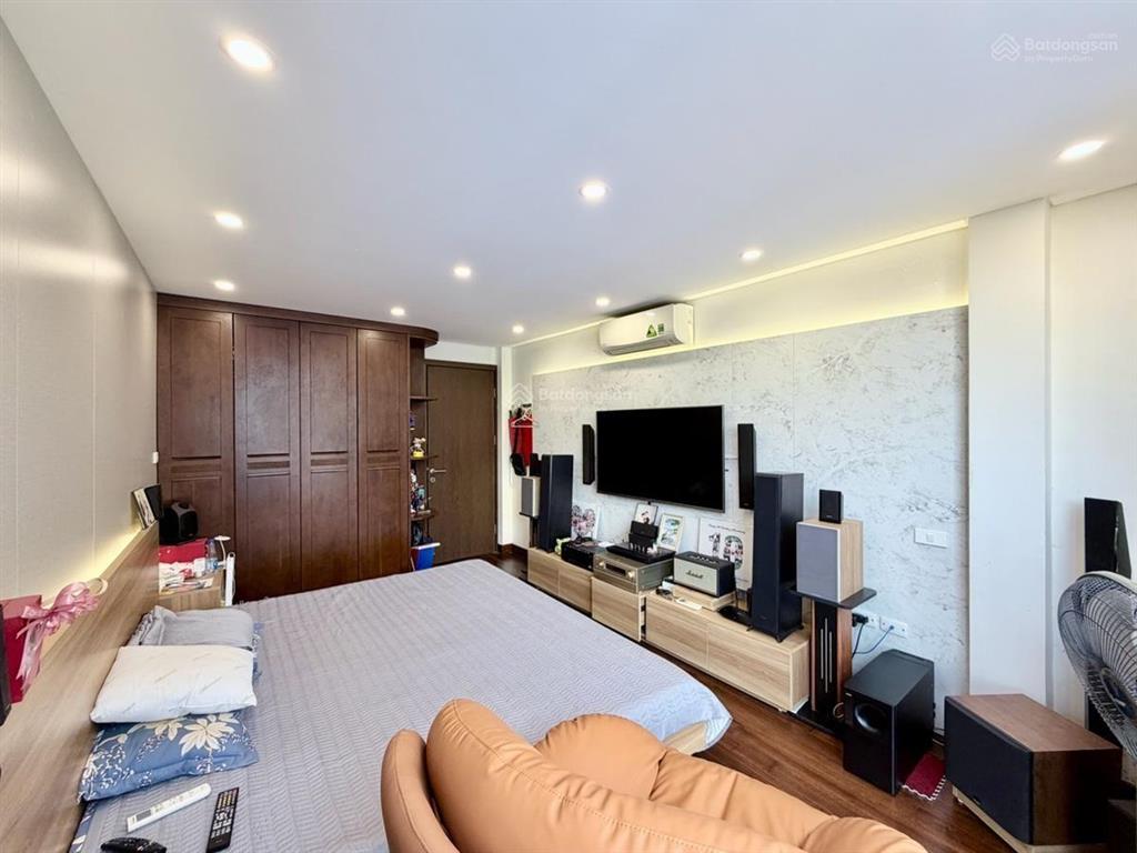Nhà đẹp đội cấn! ngõ xe ba gác, nội thất xịn sò, ô chờ thang máy, nhà dân xây 46m2 x 5t