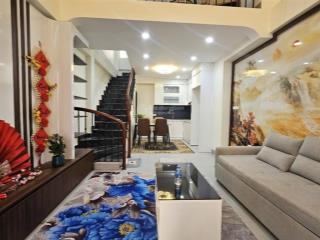 Lô góc lạc long quân, ngõ thông tứ tung, ô tô cách nhà 50m, nhà mới, kinh doanh, ở 40m x 5t
