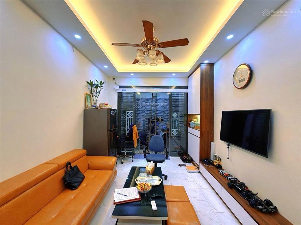 Nhà đẹp lạc long quân! ngõ xe ba gác tránh, ô tô cách 100m, nhà dân xây, đủ công năng 36m x 5t
