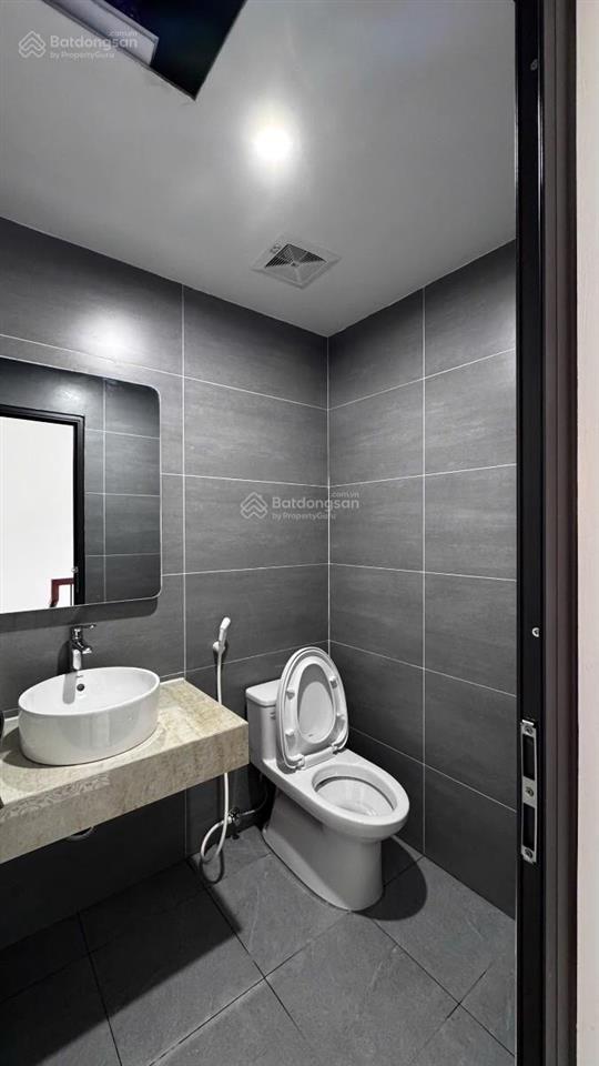 5m ra phố hoàng hoàng hoa thám , ngõ xe ba gác ,trước mặt thoáng vĩnh viễn , full nội thất 45mx5t