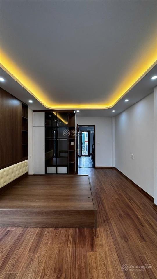 5m ra phố hoàng hoàng hoa thám , ngõ xe ba gác ,trước mặt thoáng vĩnh viễn , full nội thất 45mx5t