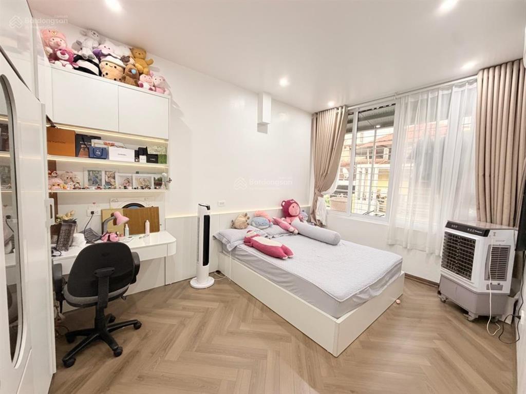 Nhà đẹp tập thể khu 7,2ha, full nội thất cao cấp 3pn,2vs ,ban công rộng thoáng, ôtô chạy vòng quanh