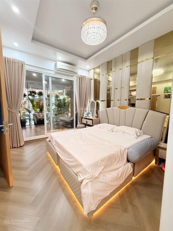 Nhà đẹp tập thể khu 7,2ha, full nội thất cao cấp 3pn,2vs ,ban công rộng thoáng, ôtô chạy vòng quanh