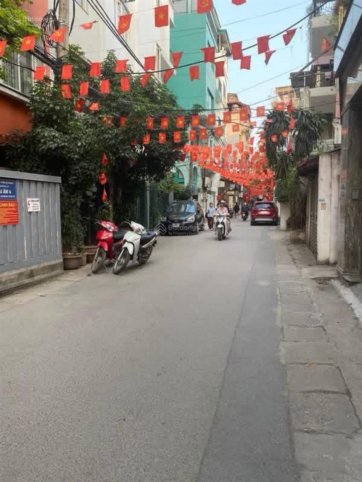 Nhà đẹp lạc long quân, ô tô đỗ cachd 30m , trước nhà thoáng, full nội thất , nhà dân xây 45mx5t