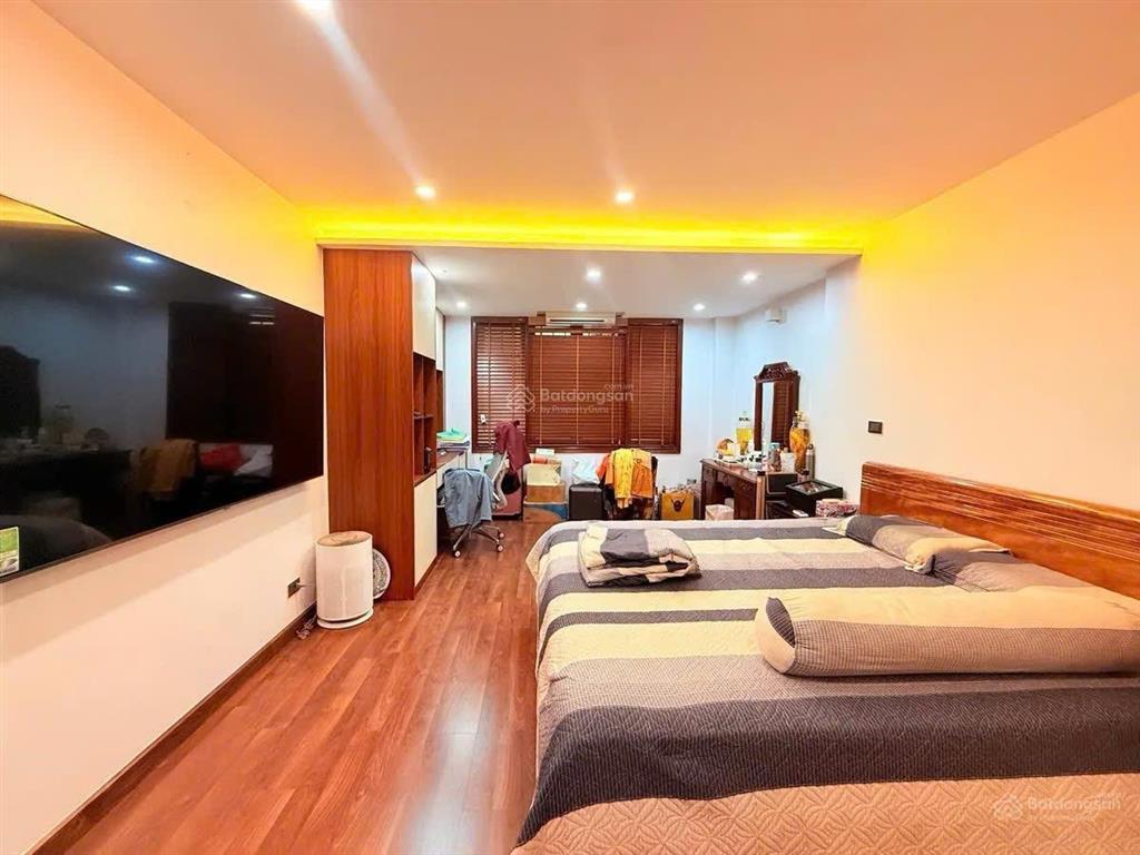Nhà đẹp lạc long quân, ô tô đỗ cachd 30m , trước nhà thoáng, full nội thất , nhà dân xây 45mx5t