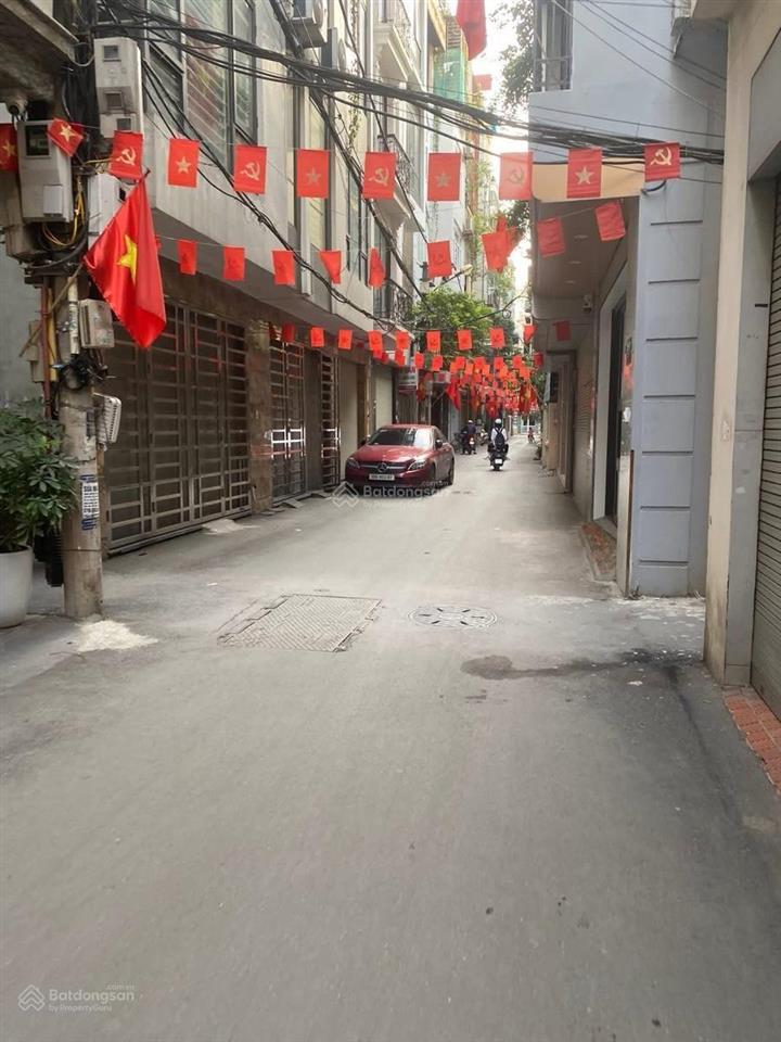Nhà đẹp lạc long quân, ô tô đỗ cachd 30m , trước nhà thoáng, full nội thất , nhà dân xây 45mx5t