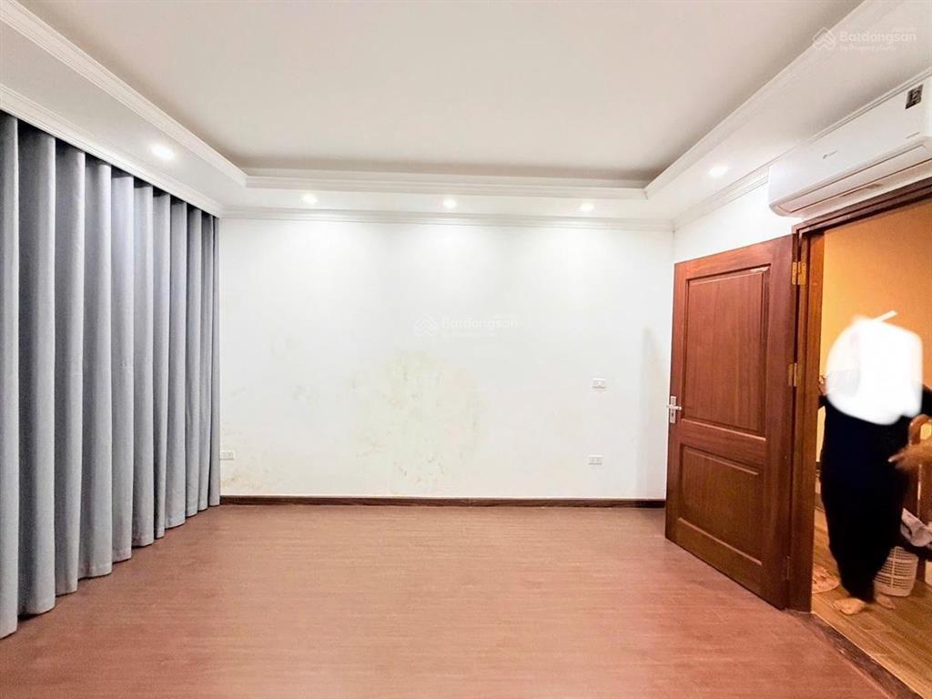 Nhà đẹp lạc long, ngõ ô tô tránh, nhà dân xây, ô tô đỗ cách 1 nhà, full nội thất 35m2 x 6t