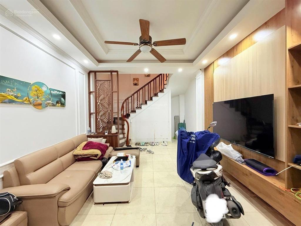Nhà đẹp lạc long, ngõ ô tô tránh, nhà dân xây, ô tô đỗ cách 1 nhà, full nội thất 35m2 x 6t