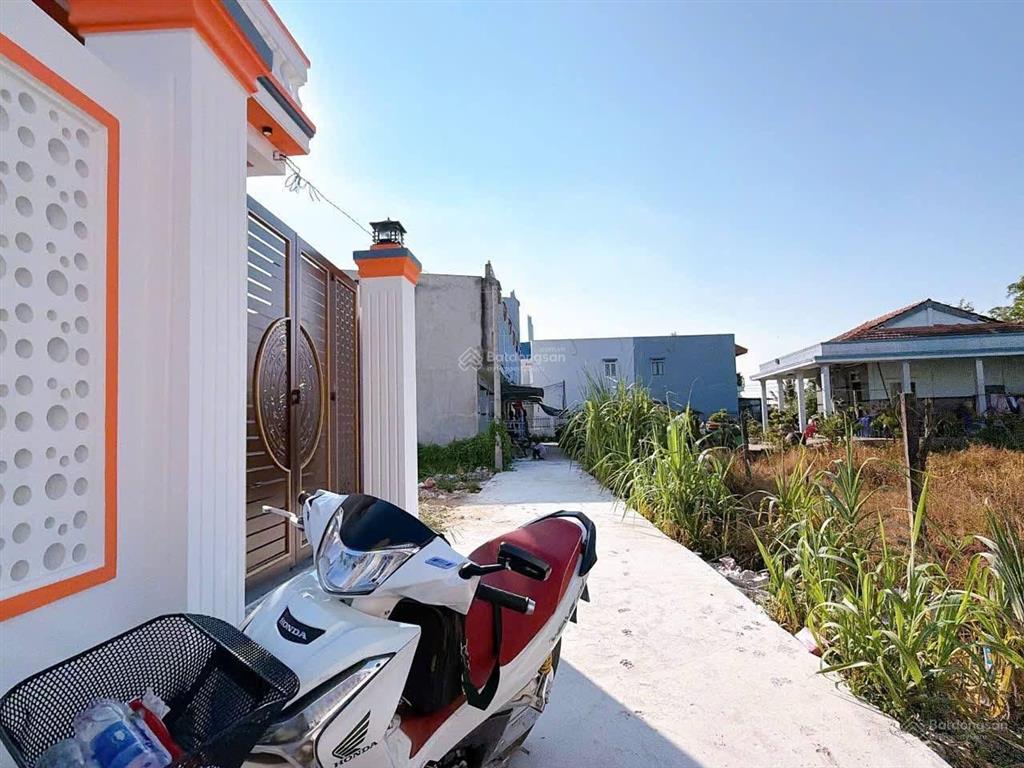 Bán nhà tt cần giuộc giá rẻ 5x20m