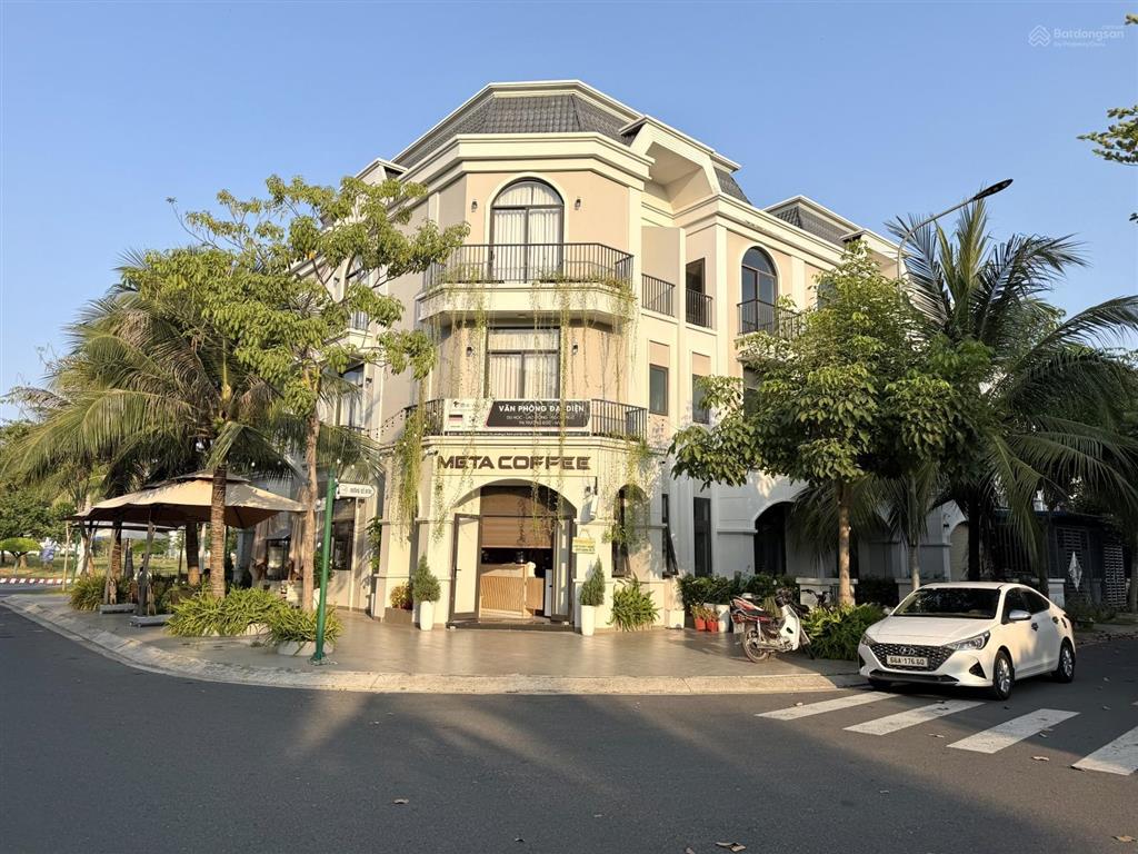 Bán nhà phố liền kề 3 lầu ven sông vàm cỏ ngay aeon tân an