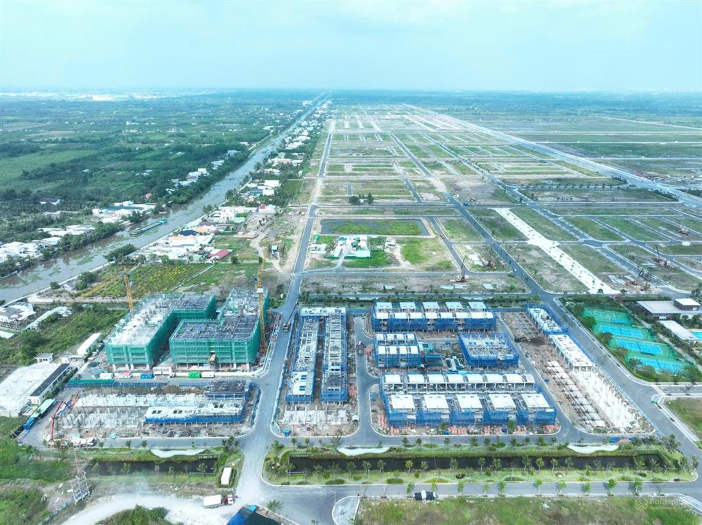 Sở hữu ngay nhà phố 1 trệt 2 lầu 90m2 chỉ 3,9 tỷ ngay trung tâm bến lức,dự án la home, 0933 575 ***