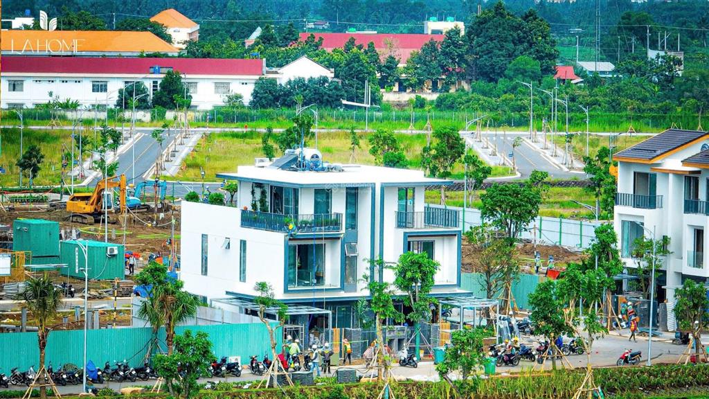 Sở hữu ngay nhà phố 1 trệt 2 lầu 90m2 chỉ 3,9 tỷ ngay trung tâm bến lức,dự án la home, 0933 575 ***