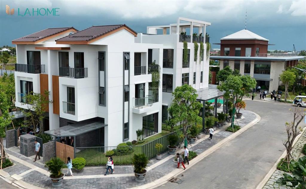 Sở hữu ngay nhà phố 1 trệt 2 lầu 90m2 chỉ 3,9 tỷ ngay trung tâm bến lức,dự án la home, 0933 575 ***