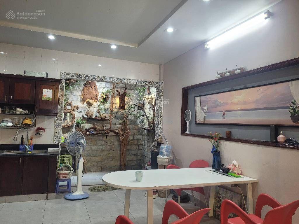 Khu vip tên lửa  mặt tiền kinh doanh 30m đường lề 6m  4 tầng có lỗ gắn thang máy