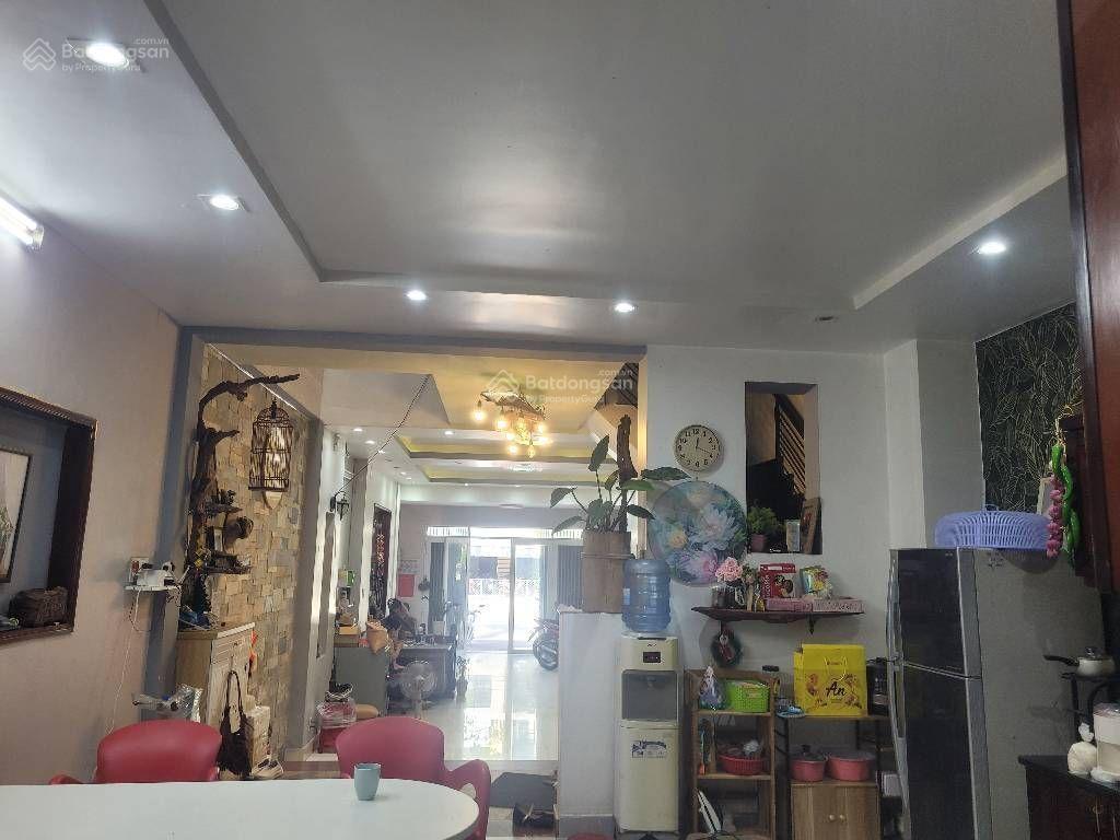 Khu vip tên lửa  mặt tiền kinh doanh 30m đường lề 6m  4 tầng có lỗ gắn thang máy