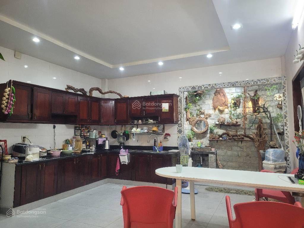 Khu vip tên lửa  mặt tiền kinh doanh 30m đường lề 6m  4 tầng có lỗ gắn thang máy