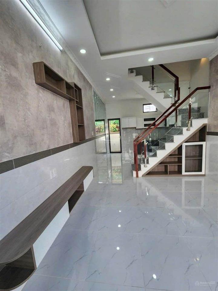 Nhà đẹp 3 tầng hẻm xe hơi gần trục đường huỳnh tấn phát