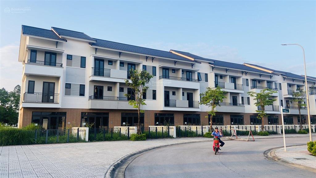 Cần tiền bán gấp căn nhà phố ngay trung tâm khu công nghệ cao phù đổng, rẻ hơn thị trường 2 tỷ