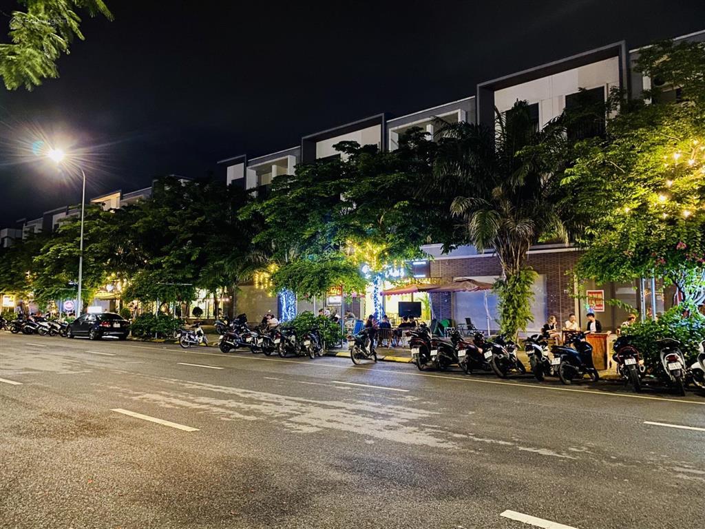 Tặng ngay 3 chỉ vàng cho khách thiện chí cọc ngay trong ngày hôm nay căn nhà phố diện tích lớn