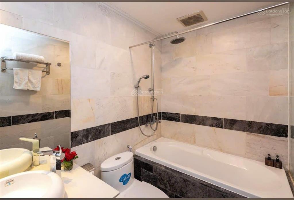 Bán ks góc 2 mt đống đa bên thứ 3 thuê 250tr/ tháng dt 240m2 50 phòng full nội thất giá 72 tỷ tl
