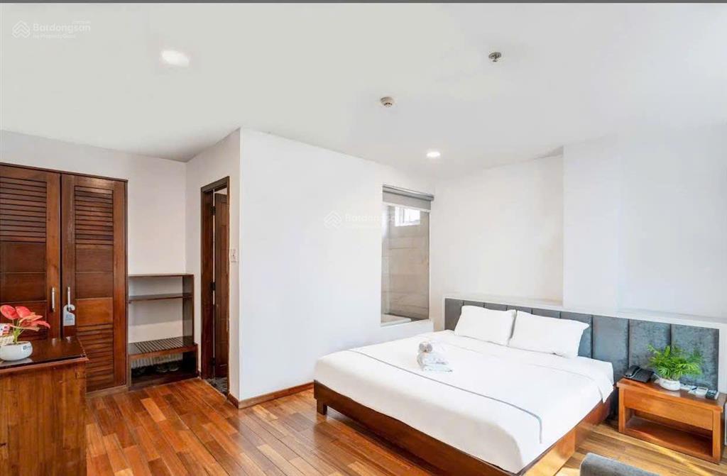 Bán ks góc 2 mt đống đa bên thứ 3 thuê 250tr/ tháng dt 240m2 50 phòng full nội thất giá 72 tỷ tl