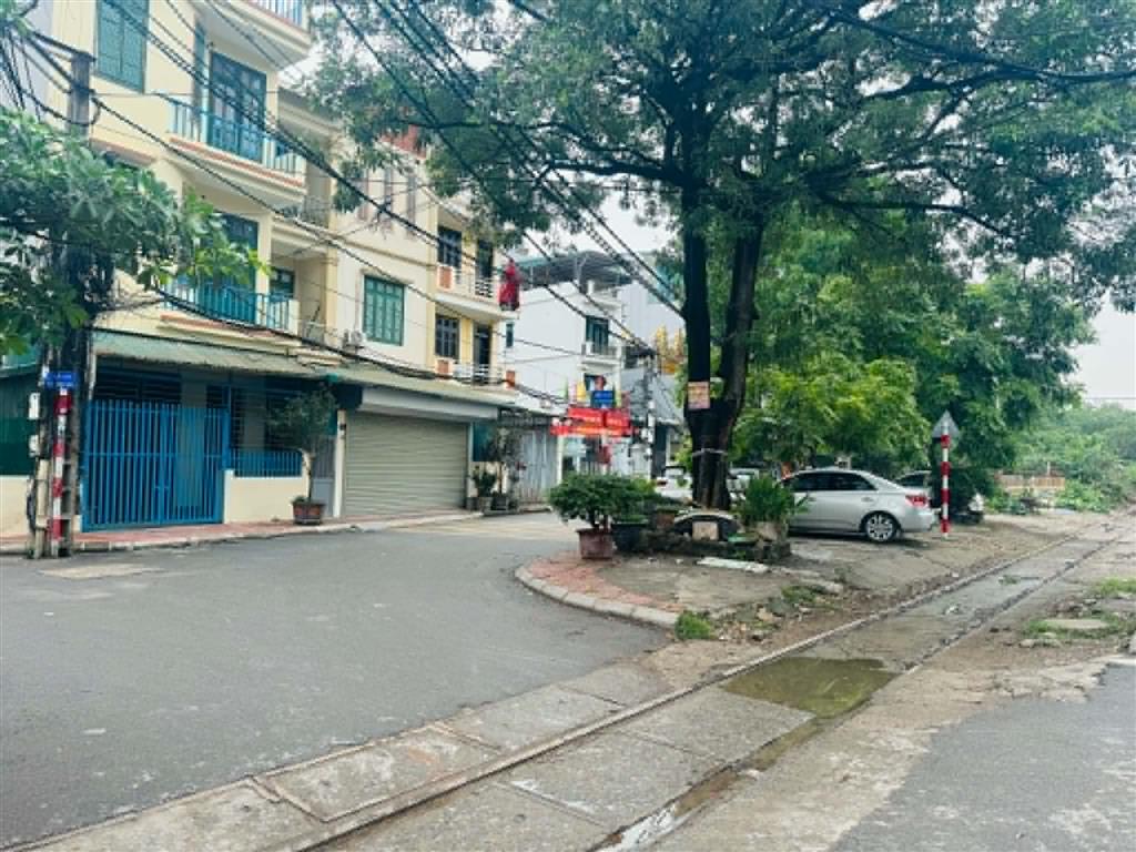 Hiếm, bay nhanh 100tr 1m đất Việt Hưng, ngõ rộng, 15m ra oto tránh, tiện ích ngập tràn
