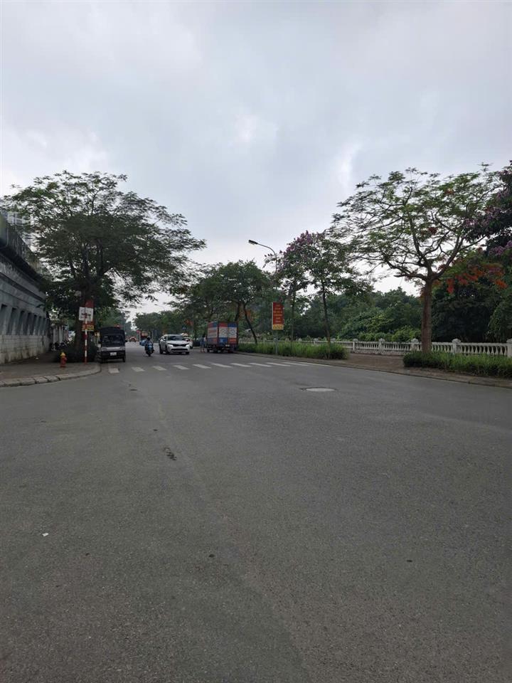 🚨 LONG BIÊN GIỜ TOÀN ĐẤT 1X TỶ/M2…
MÀ VẪN CÒN LÔ 68M² Ô TÔ VÀO ĐẤT CHỈ NHỈNH 8,X TỶ? 😳