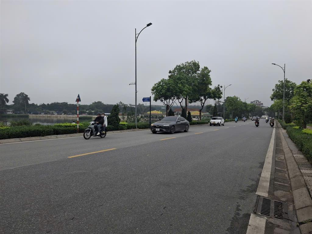 🔥 CỰC HIẾM THẠCH BÀN – CỔ LINH 🔥
🏡 Nhà đẹp 50m²  🚗 Gara ô tô  🌿 Gần hồ điều hoà  💰