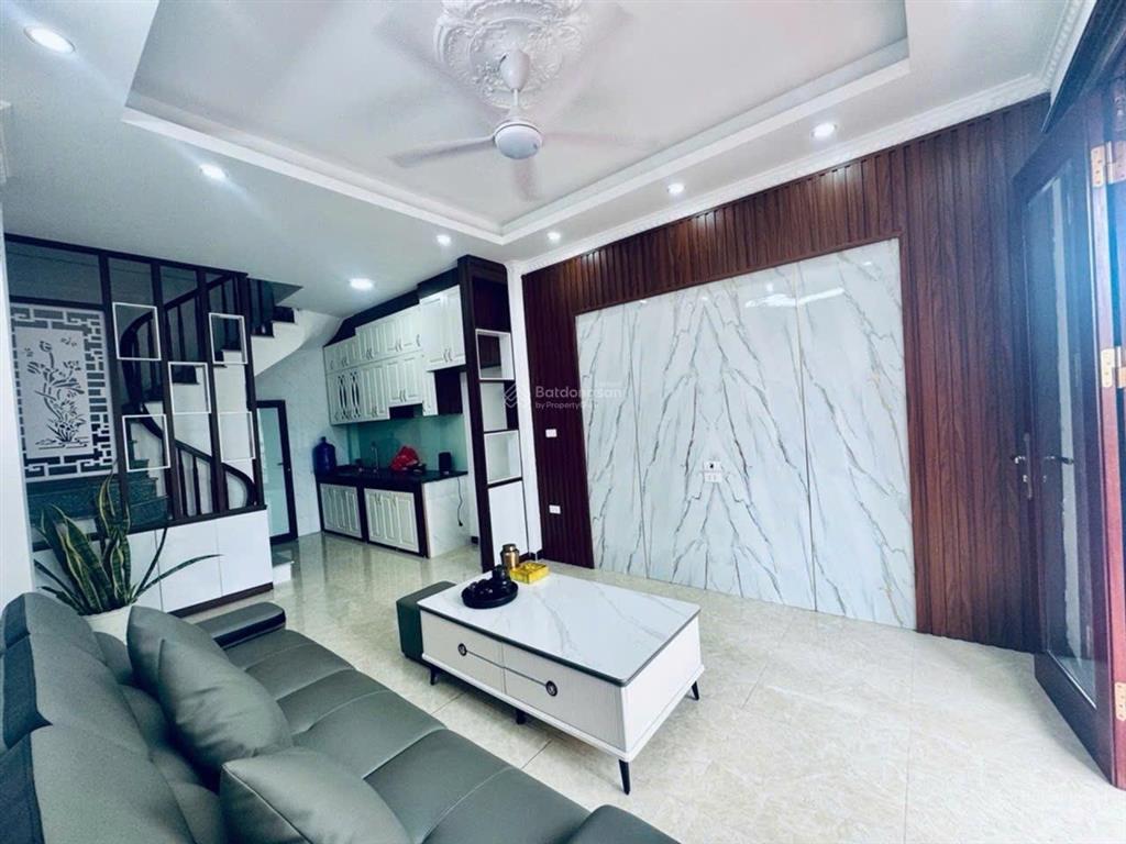 Chính chủ hạ sốc giá nào cũng bán nhà đẹp thạch bàn 5 tầng mới, nội thất đẹp, oto đỗ cổng 6.4 tỷ