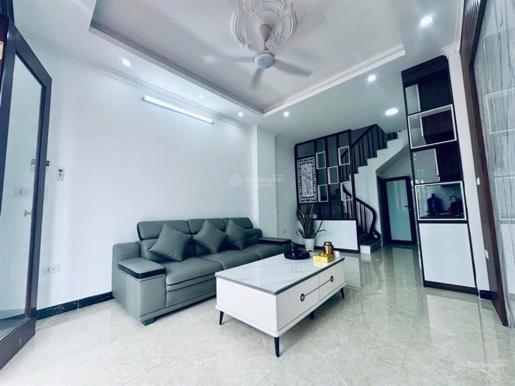 Chính chủ hạ sốc giá nào cũng bán nhà đẹp thạch bàn 5 tầng mới, nội thất đẹp, oto đỗ cổng 6.4 tỷ